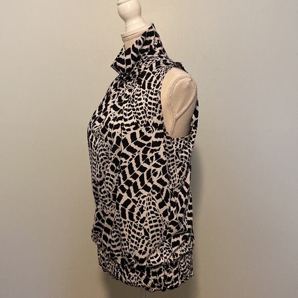 New Directions Stretchy Blouse with High Neck Closure & Animal Print Size M - Picture 2 of 5